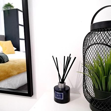 Stylish 2 Bed Apartment With Free Parking, Speed Wifi, Free Parking Колчестер Екстер'єр фото