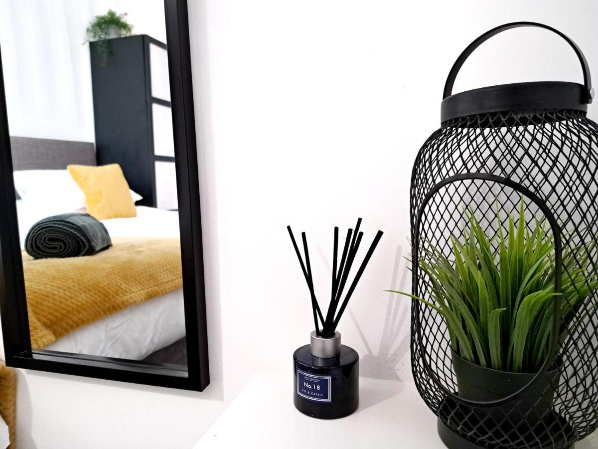 Stylish 2 Bed Apartment With Free Parking, Speed Wifi, Free Parking Колчестер Екстер'єр фото