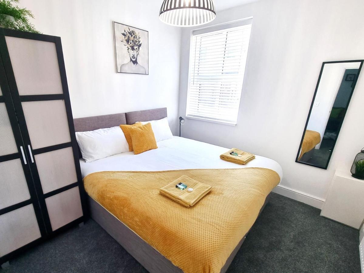 Stylish 2 Bed Apartment With Free Parking, Wifi Колчестер Екстер'єр фото