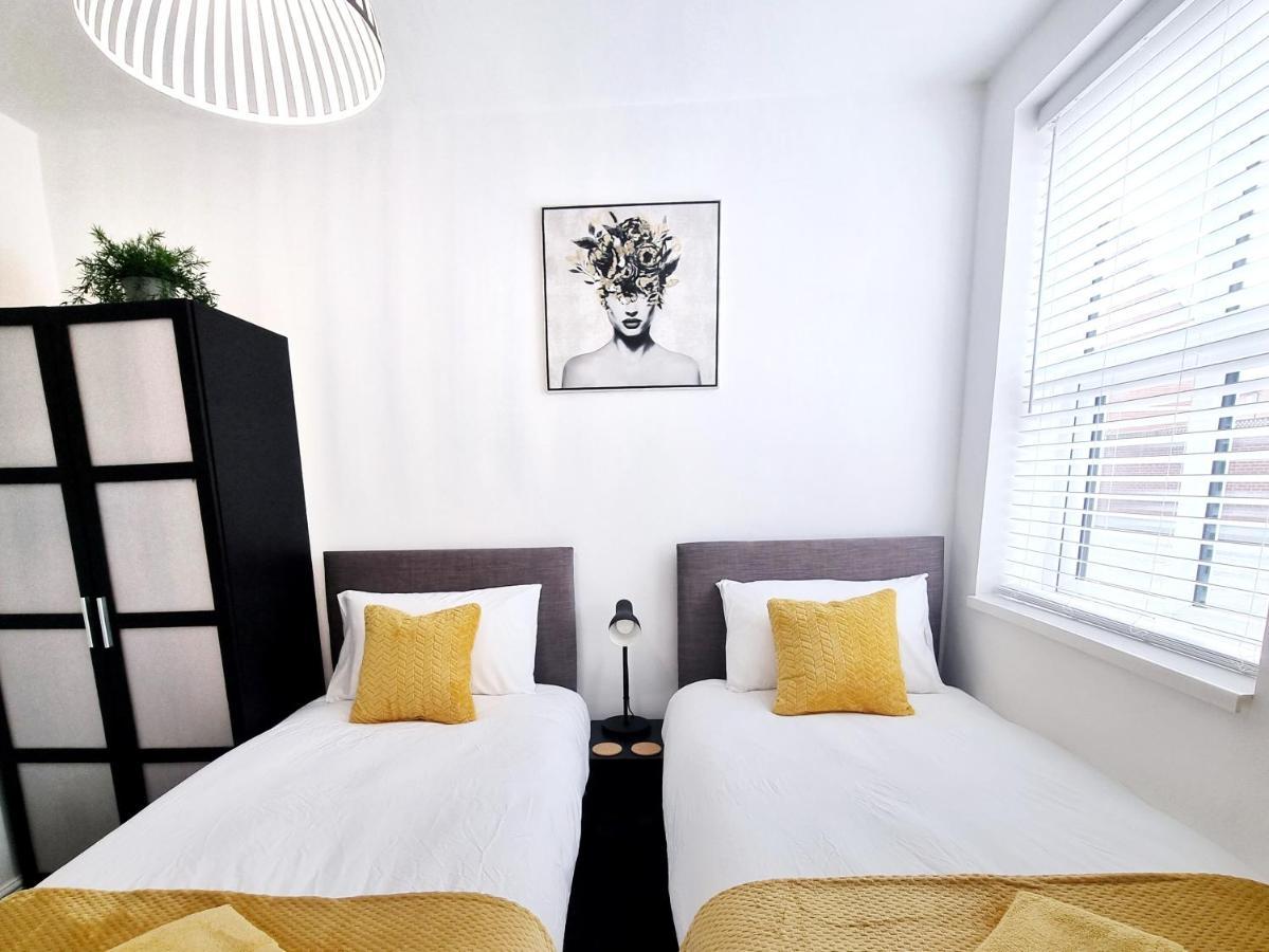 Stylish 2 Bed Apartment With Free Parking, Speed Wifi, Free Parking Колчестер Екстер'єр фото