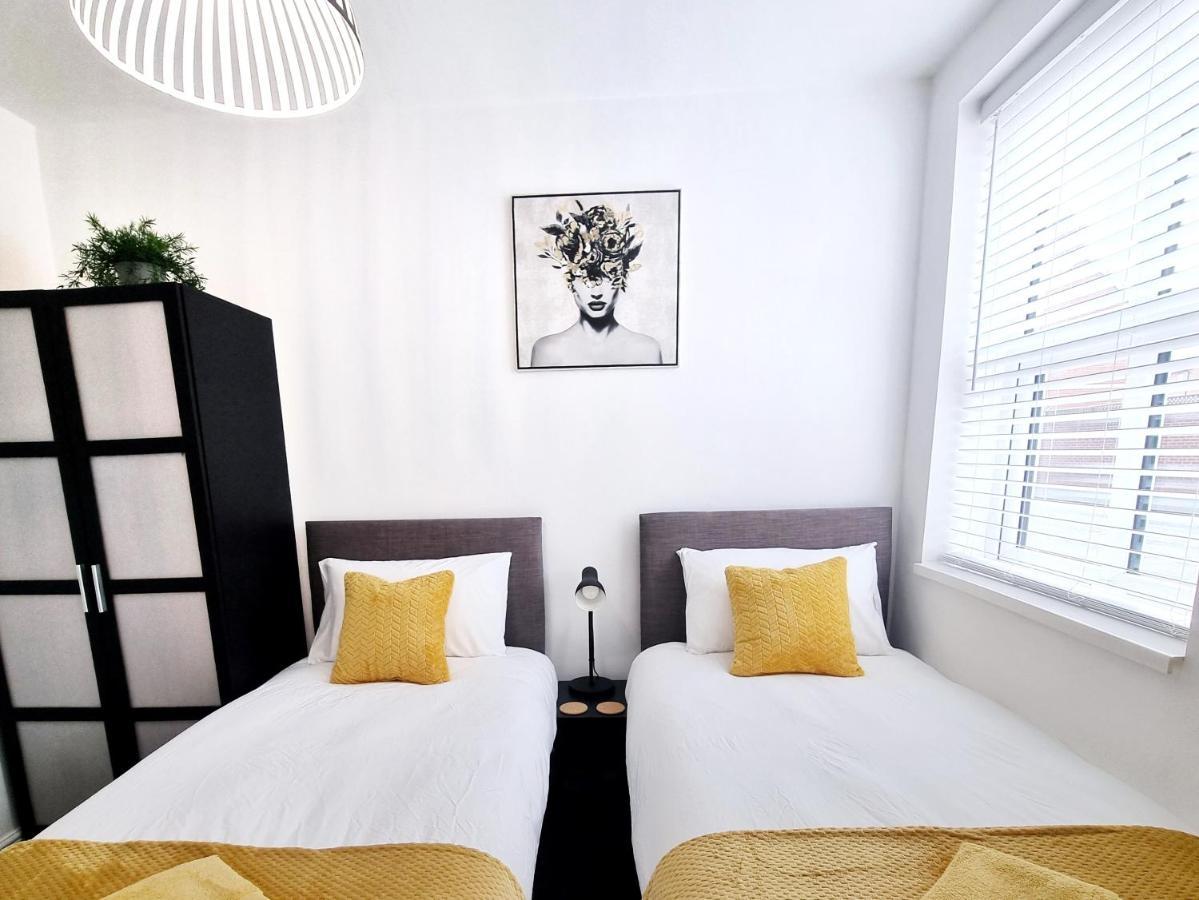 Stylish 2 Bed Apartment With Free Parking, Wifi Колчестер Екстер'єр фото