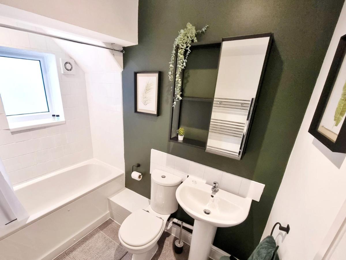 Stylish 2 Bed Apartment With Free Parking, Speed Wifi, Free Parking Колчестер Екстер'єр фото